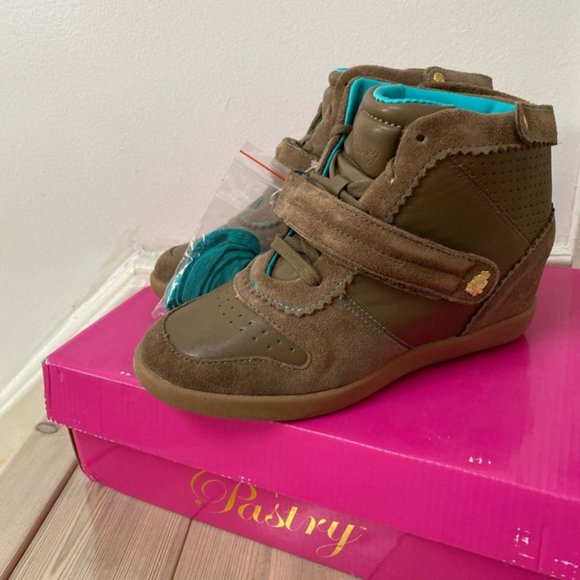 Pastry Dutchess Pie Taupe - Picture 7 of 7